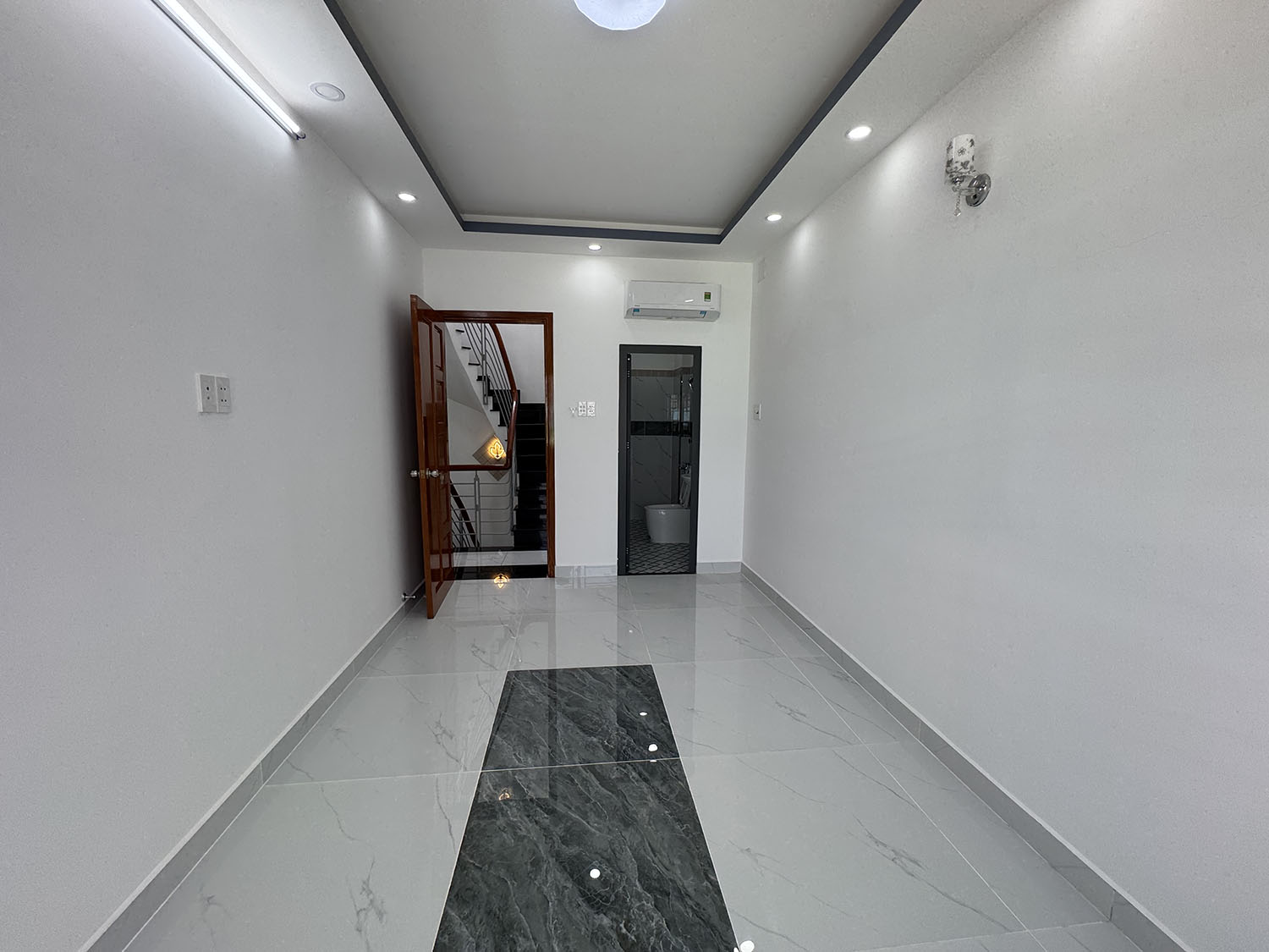 Chính thức mở bán biệt thự mini 3 lầu HXH VF5 khu cao cấp Hoàng Diệu - Trước nhà có sân đỗ ôtô